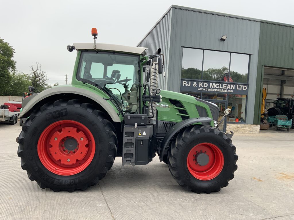 Fendt 828 Profi SCR Tractor (ST26979)
