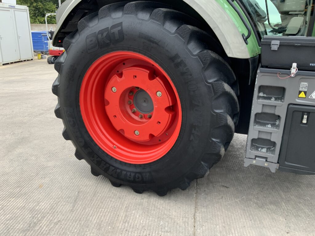 Fendt 828 Profi SCR Tractor (ST26979)