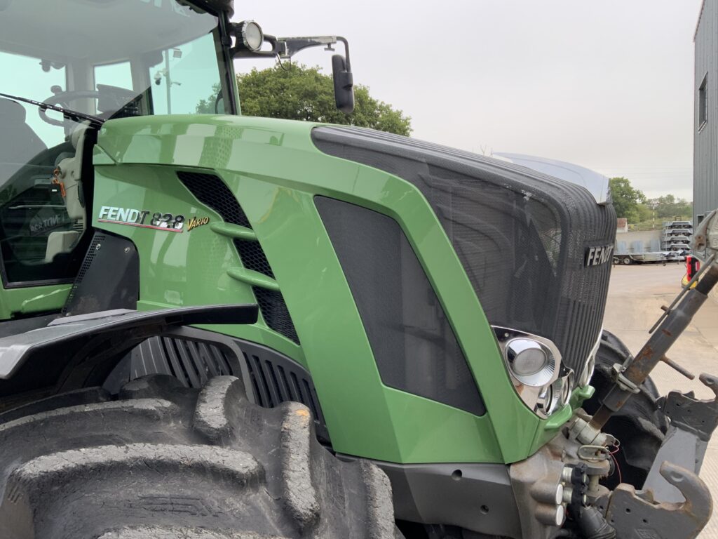 Fendt 828 Profi SCR Tractor (ST26979)
