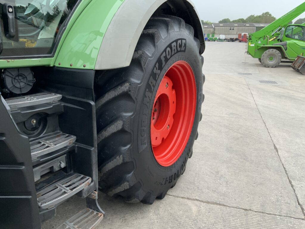 Fendt 828 Profi SCR Tractor (ST26979)
