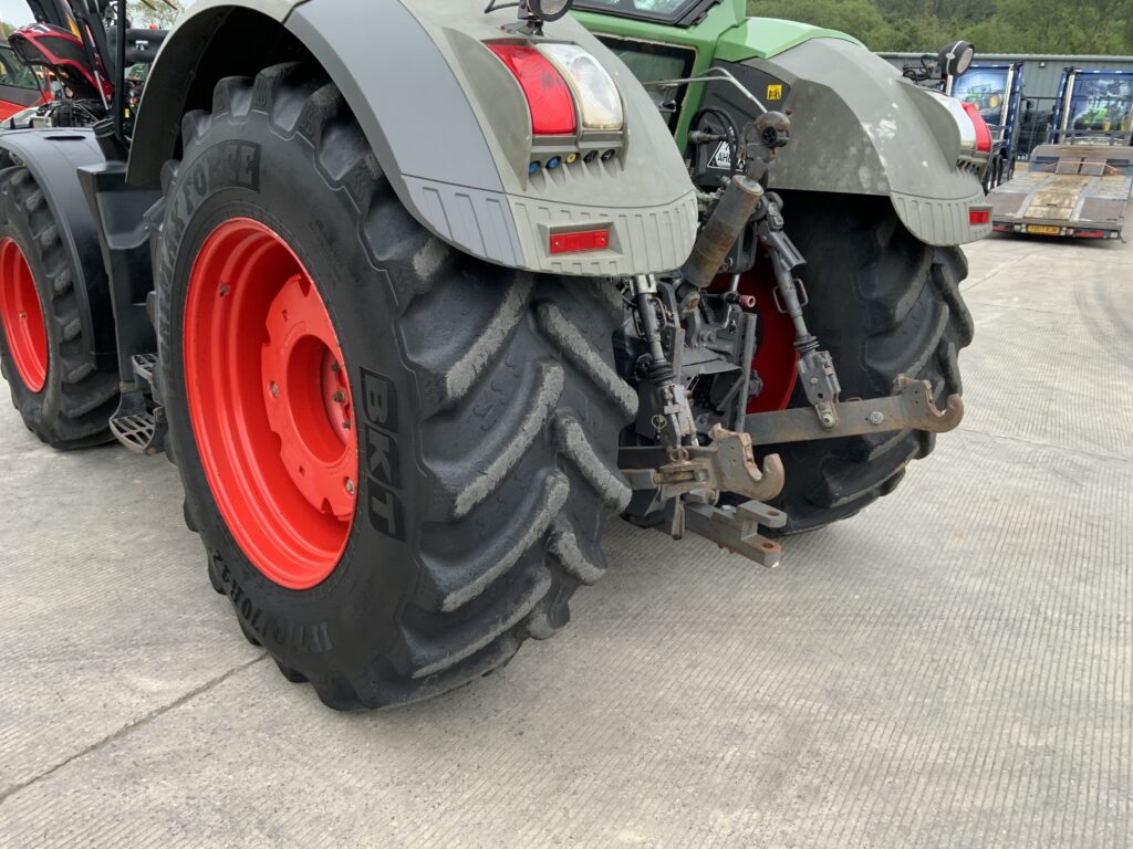 Fendt 828 Profi SCR Tractor (ST26979)