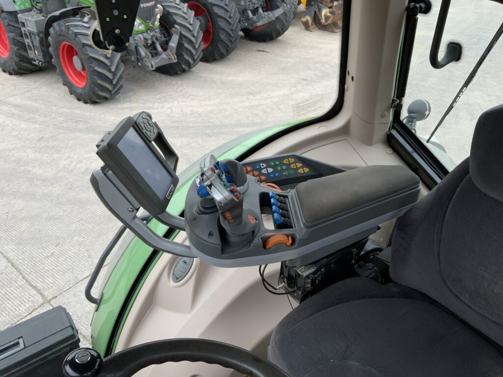 Fendt 828 Profi SCR Tractor (ST26979)