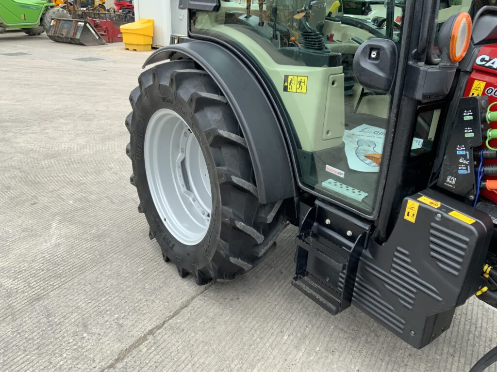 Case Quantum 110N Narrow Tractor (ST26869)