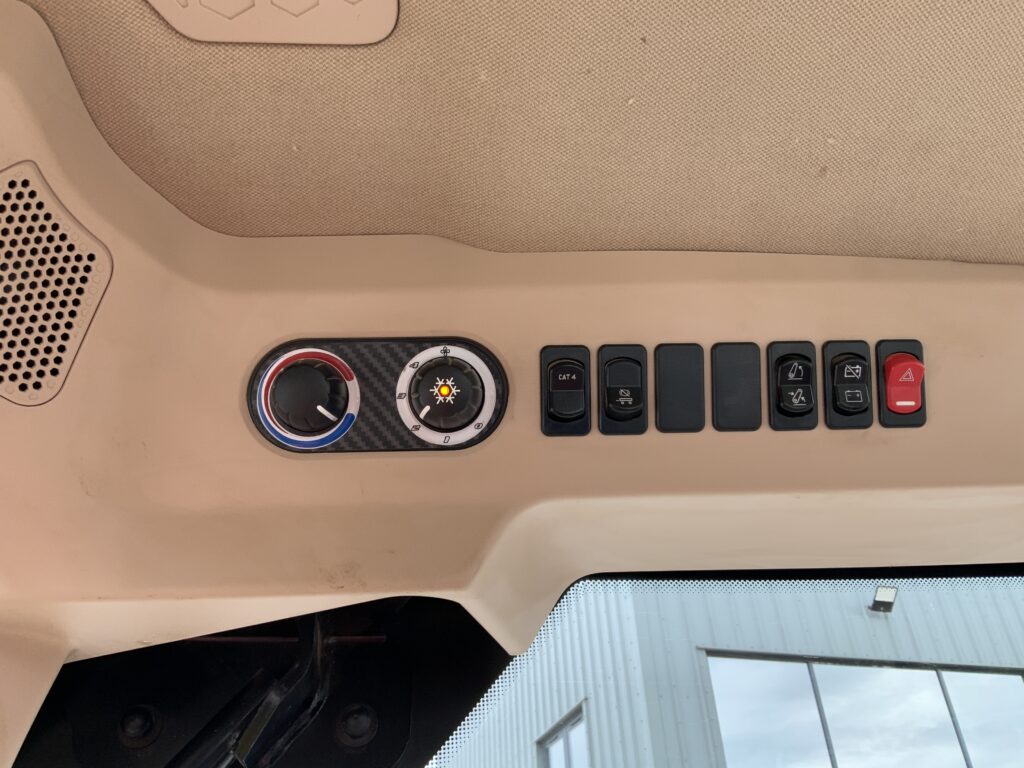 Case Quantum 110N Narrow Tractor (ST26869)