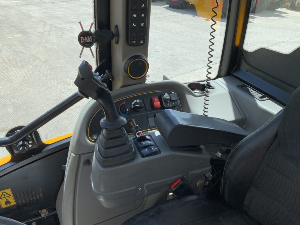 JCB TM420S Pivot Steer Telehandler (ST26682)