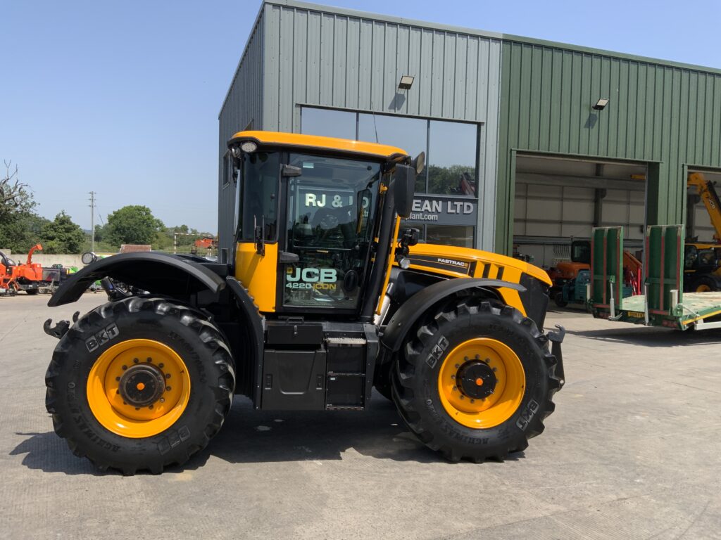 JCB 4220 Fastrac Icon Tractor (ST27046)