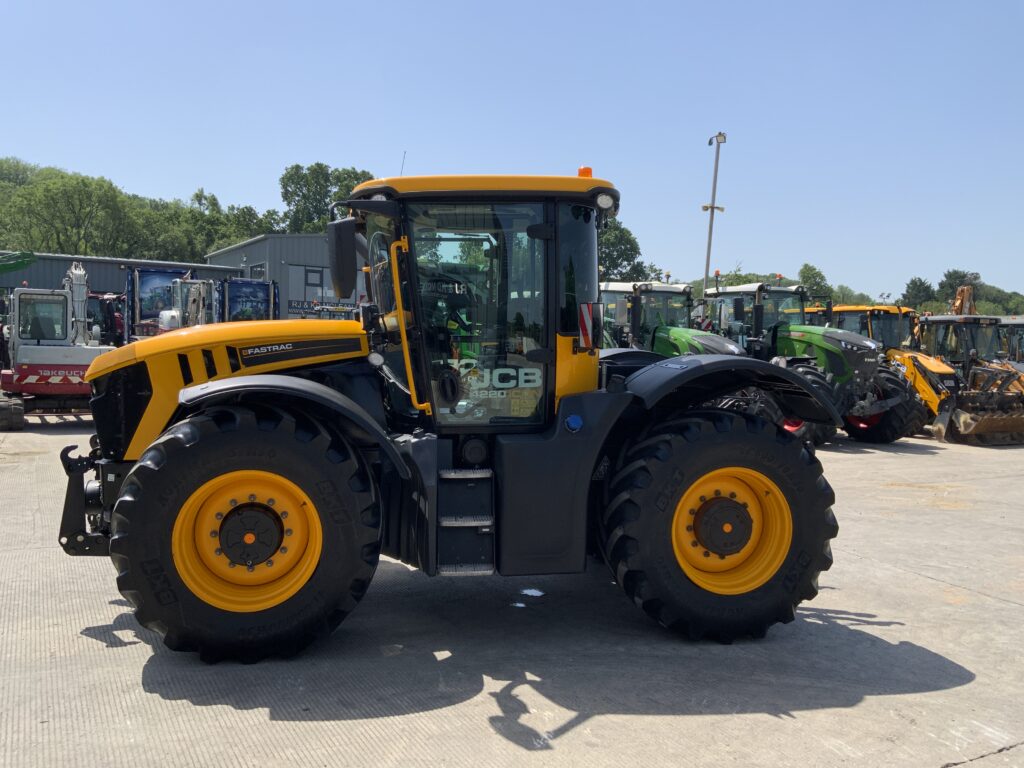 JCB 4220 Fastrac Icon Tractor (ST27046)