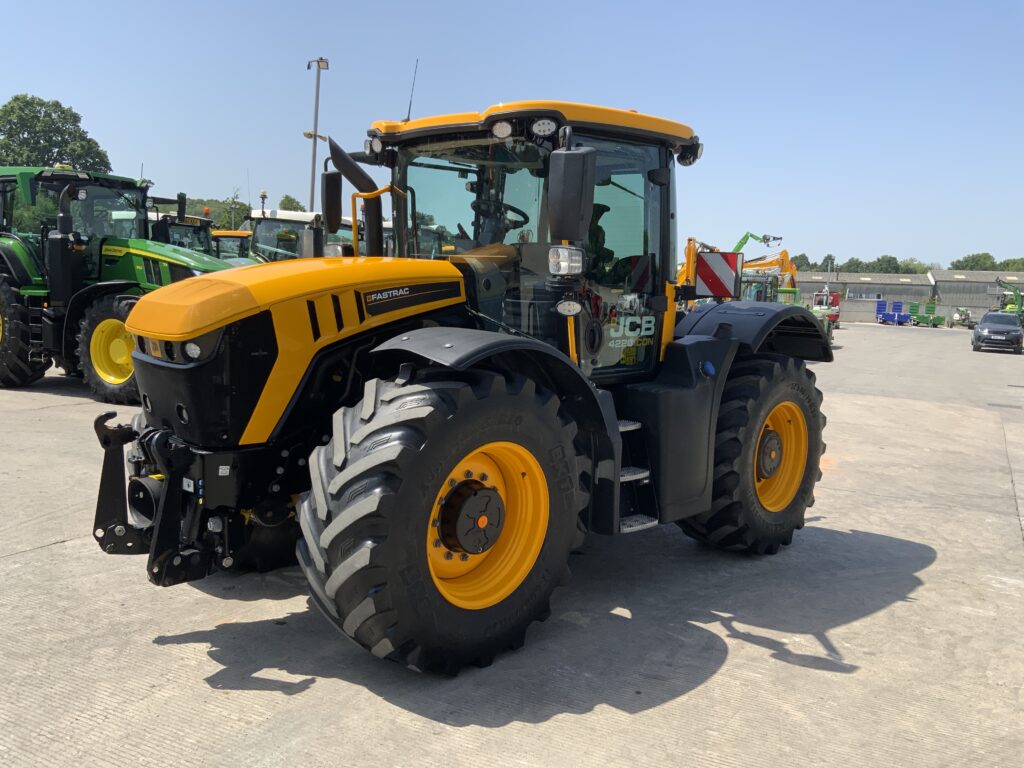 JCB 4220 Fastrac Icon Tractor (ST27046)