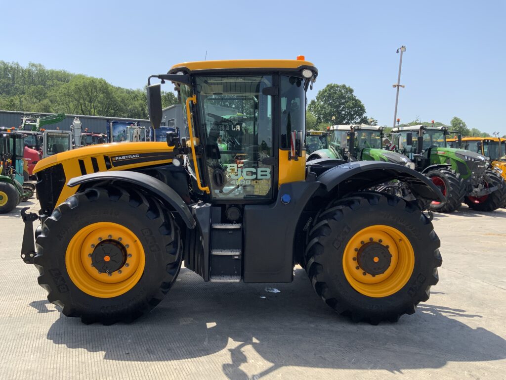 JCB 4220 Fastrac Icon Tractor (ST27046)