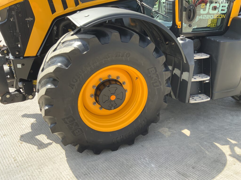 JCB 4220 Fastrac Icon Tractor (ST27046)