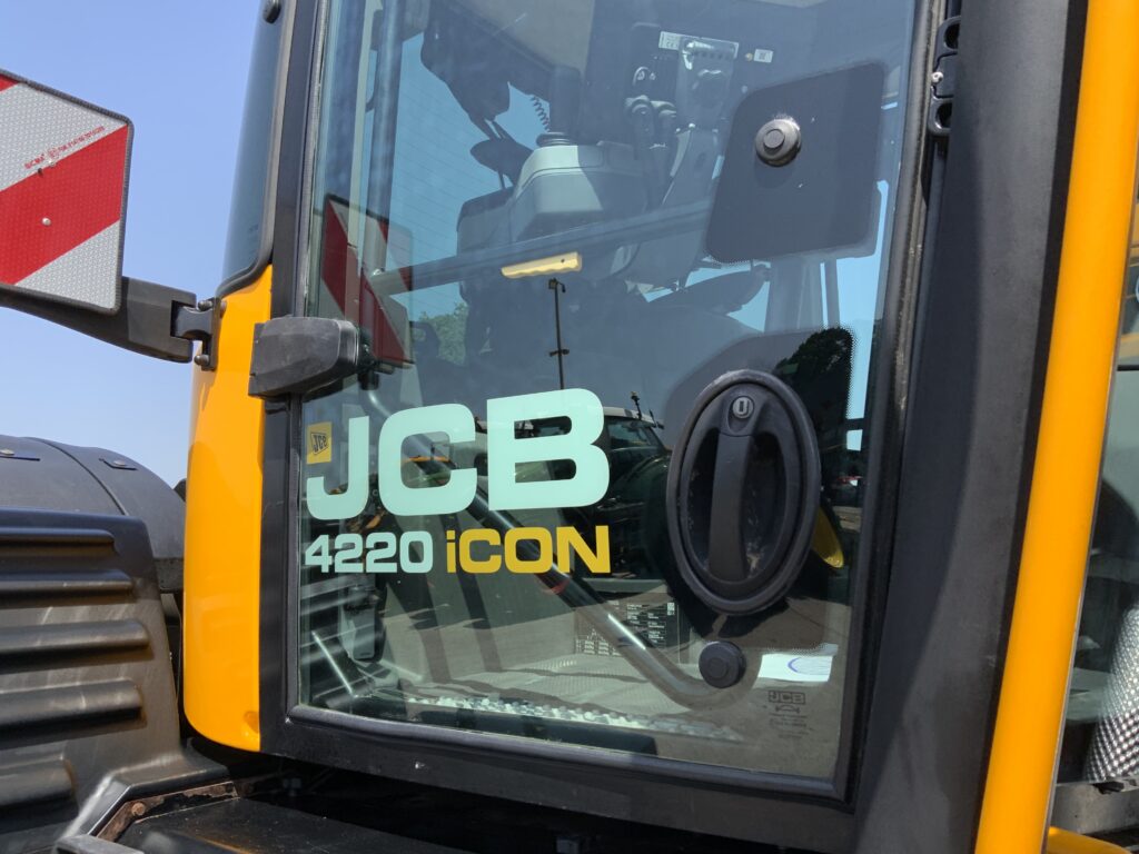 JCB 4220 Fastrac Icon Tractor (ST27046)