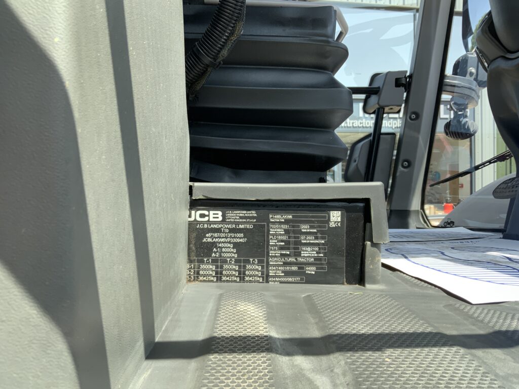 JCB 4220 Fastrac Icon Tractor (ST27046)