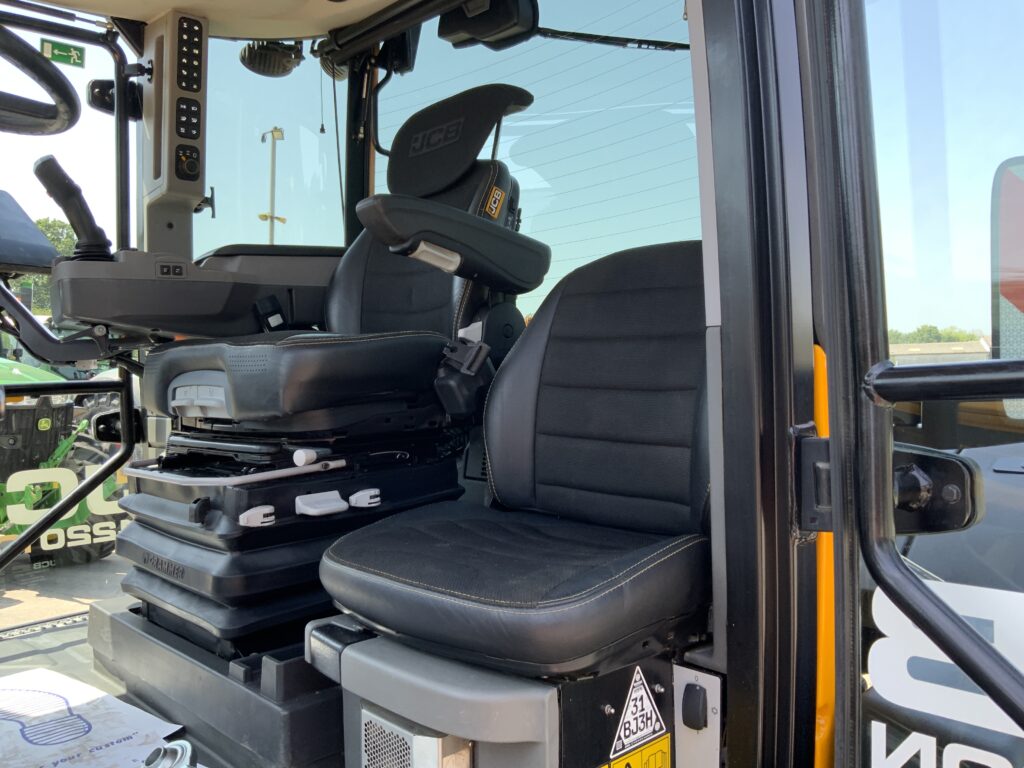 JCB 4220 Fastrac Icon Tractor (ST27046)