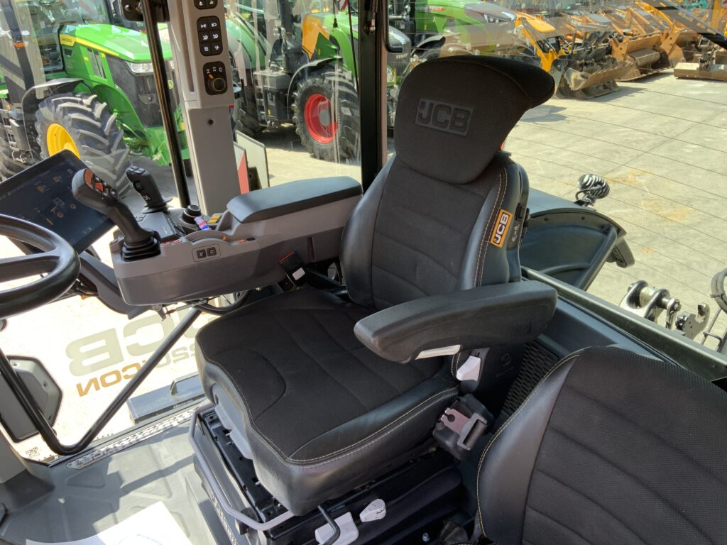 JCB 4220 Fastrac Icon Tractor (ST27046)