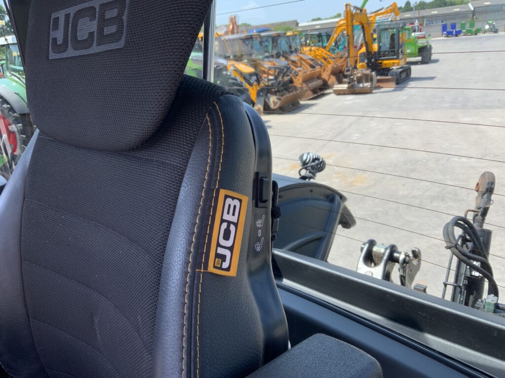 JCB 4220 Fastrac Icon Tractor (ST27046)