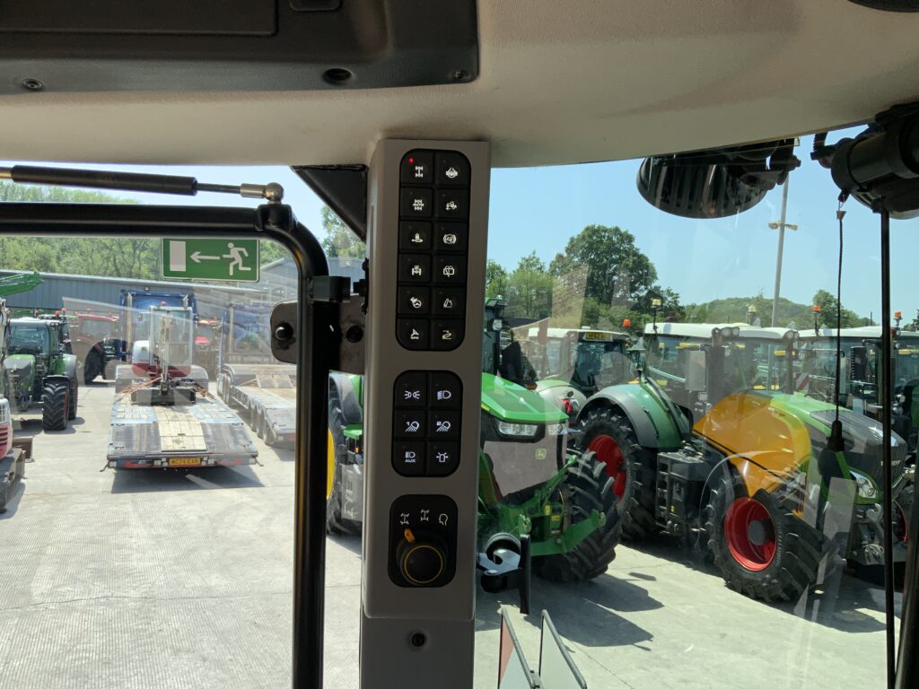 JCB 4220 Fastrac Icon Tractor (ST27046)