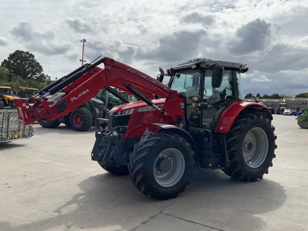 Massey Ferguson 6718S Dyna6 Tractor (ST26464)