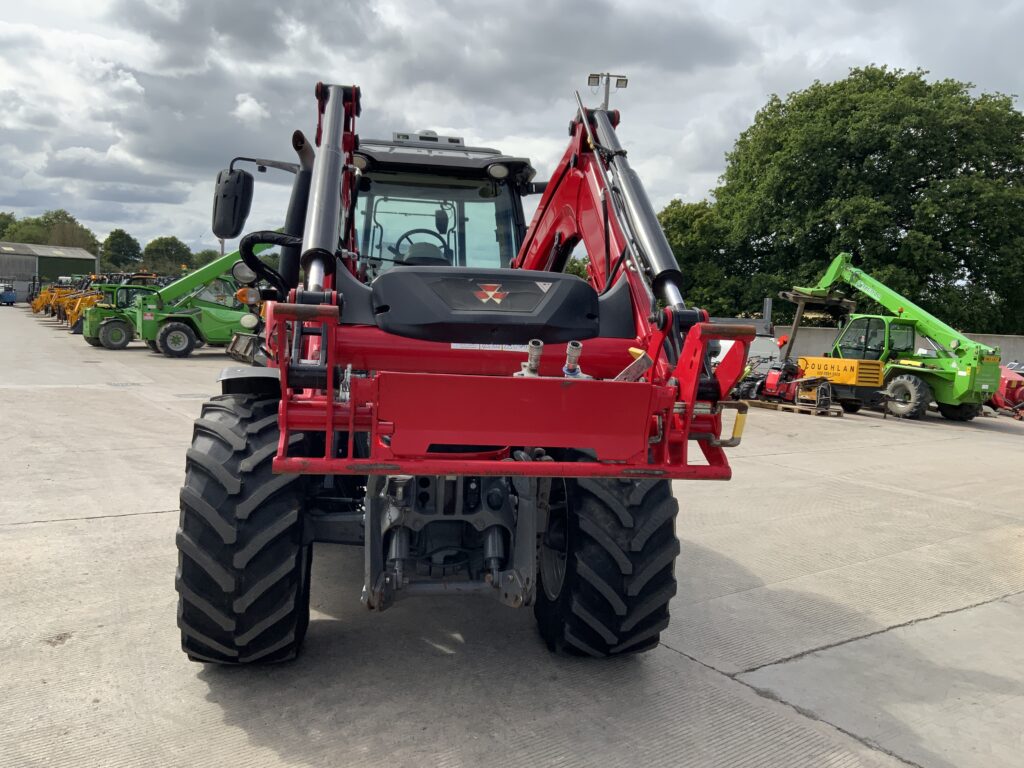 Massey Ferguson 6718S Dyna6 Tractor (ST26464)