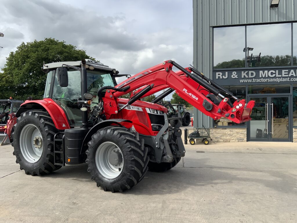 Massey Ferguson 6718S Dyna6 Tractor (ST26464)