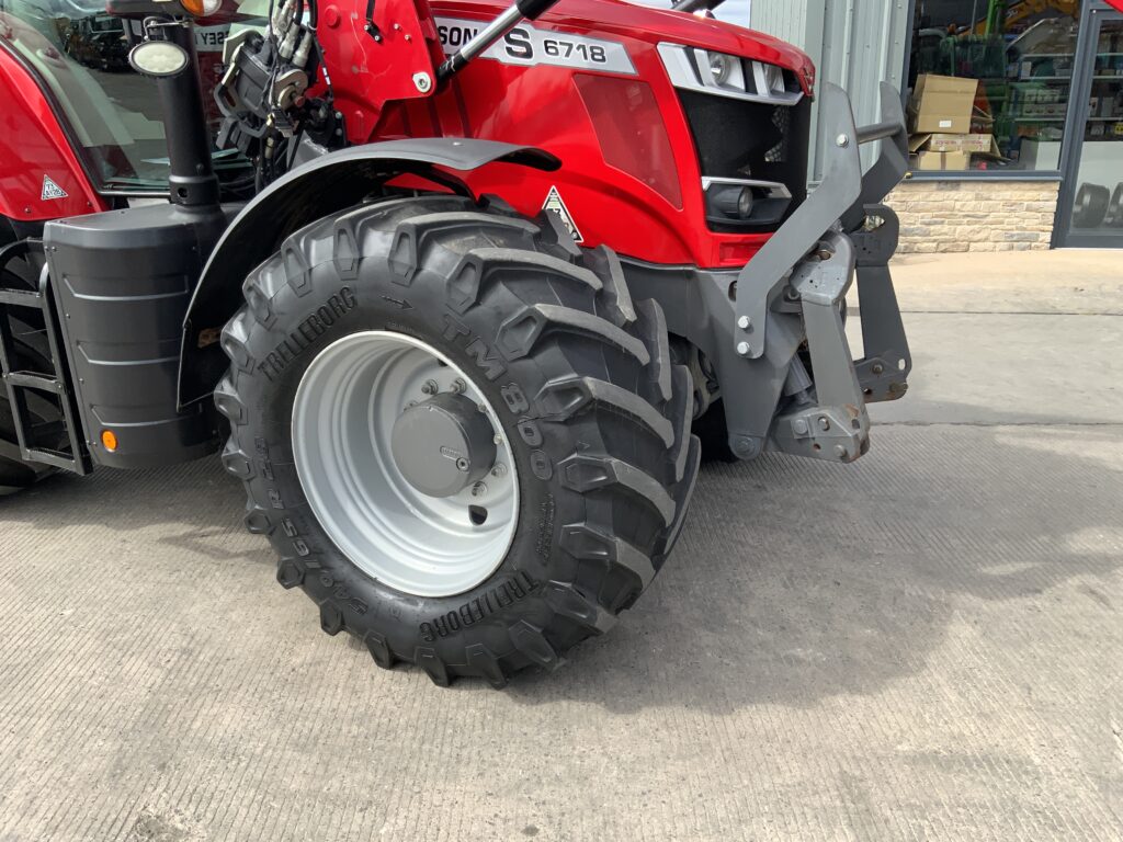 Massey Ferguson 6718S Dyna6 Tractor (ST26464)