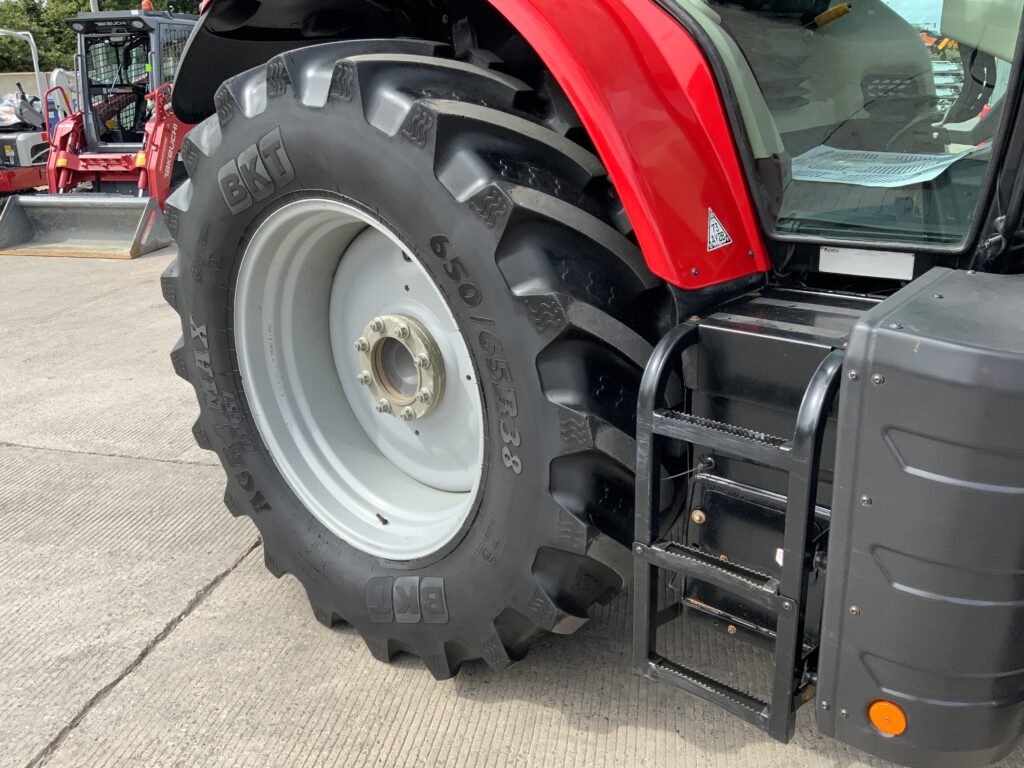 Massey Ferguson 6718S Dyna6 Tractor (ST26464)