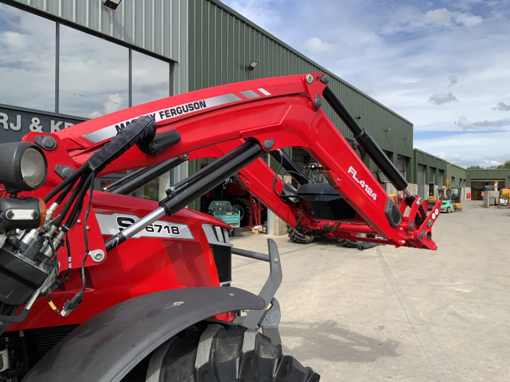 Massey Ferguson 6718S Dyna6 Tractor (ST26464)