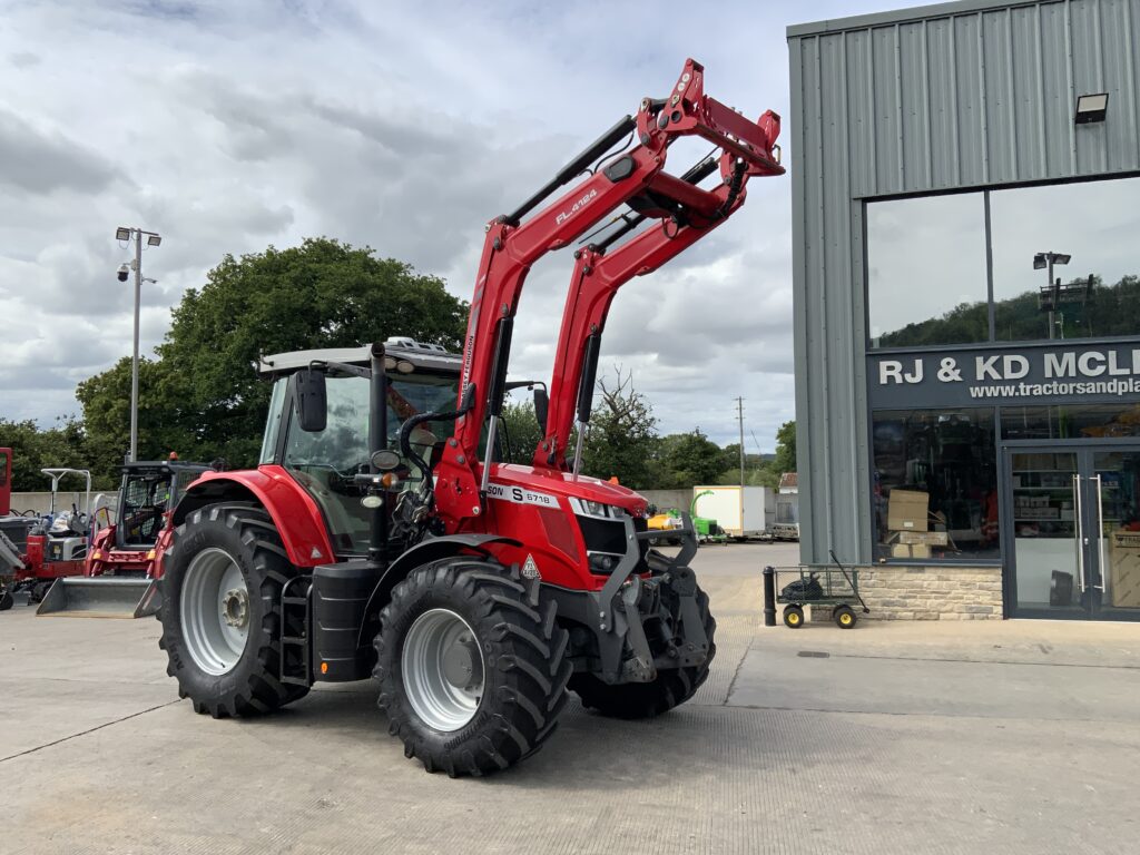 Massey Ferguson 6718S Dyna6 Tractor (ST26464)