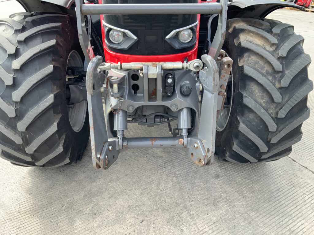 Massey Ferguson 6718S Dyna6 Tractor (ST26464)