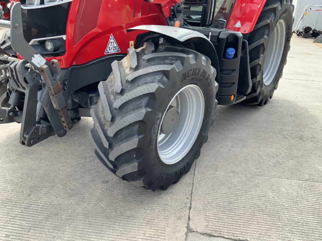 Massey Ferguson 6718S Dyna6 Tractor (ST26464)