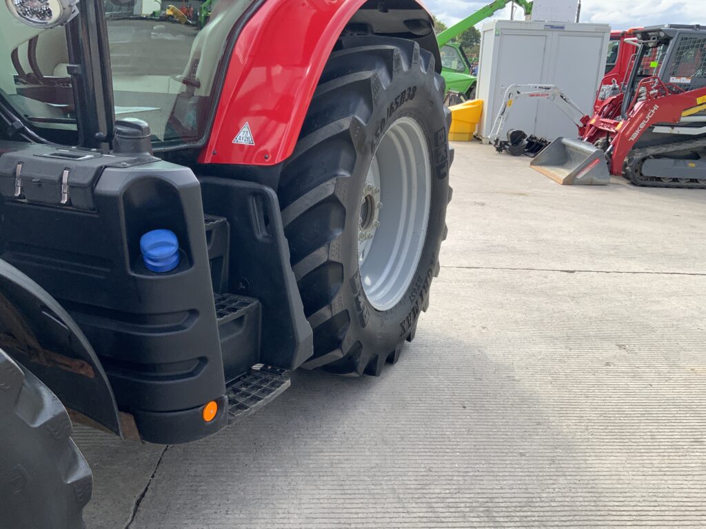Massey Ferguson 6718S Dyna6 Tractor (ST26464)