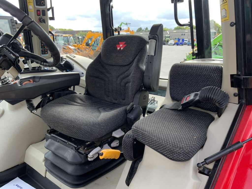 Massey Ferguson 6718S Dyna6 Tractor (ST26464)