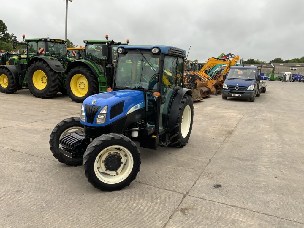 New Holland T4030F Narrow Super Steer Tractor (ST26800)