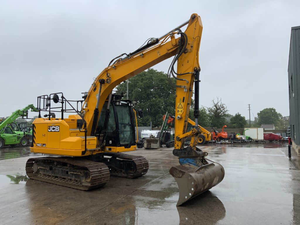 JCB 140X LC Digger (ST26421)