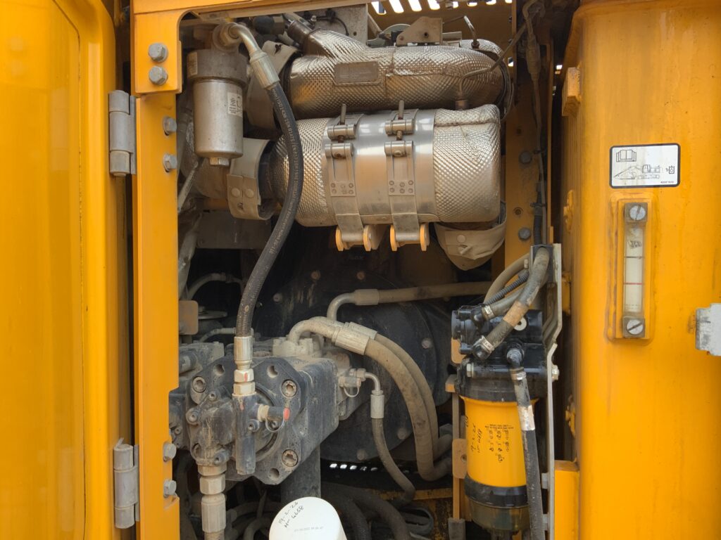 JCB 140X LC Digger (ST26421)