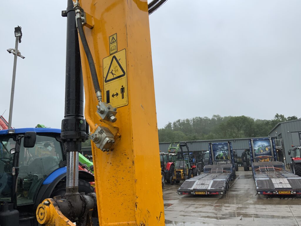 JCB 140X LC Digger (ST26421)