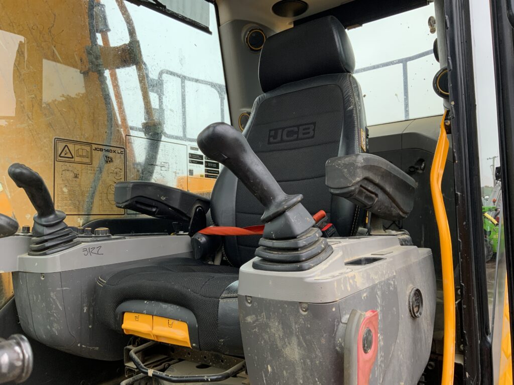 JCB 140X LC Digger (ST26421)