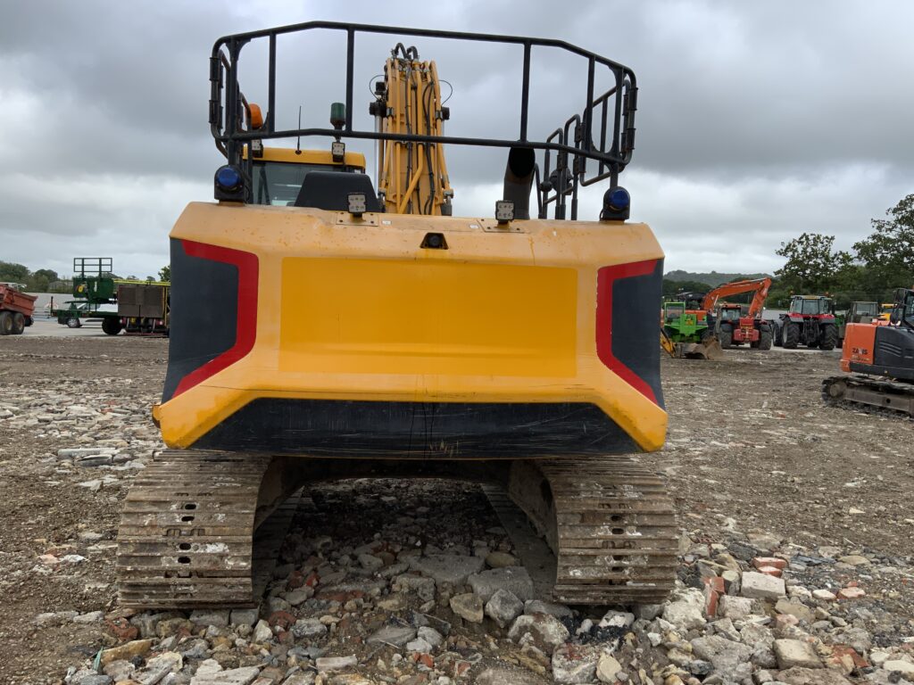 JCB 220X LC Digger (ST26347)