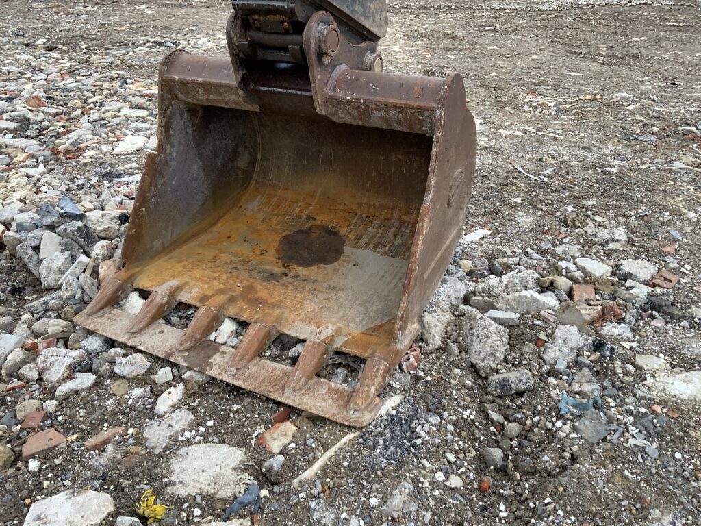 JCB 220X LC Digger (ST26347)
