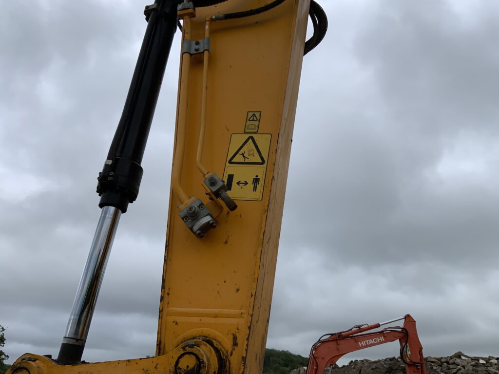 JCB 220X LC Digger (ST26347)