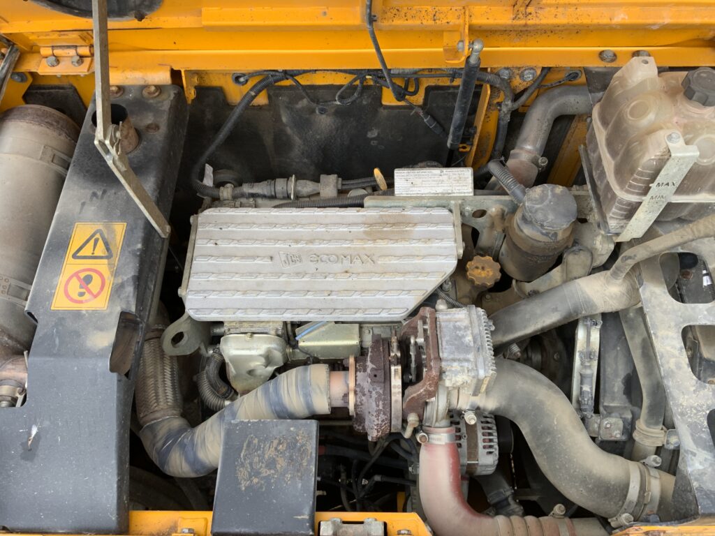 JCB 220X LC Digger (ST26347)