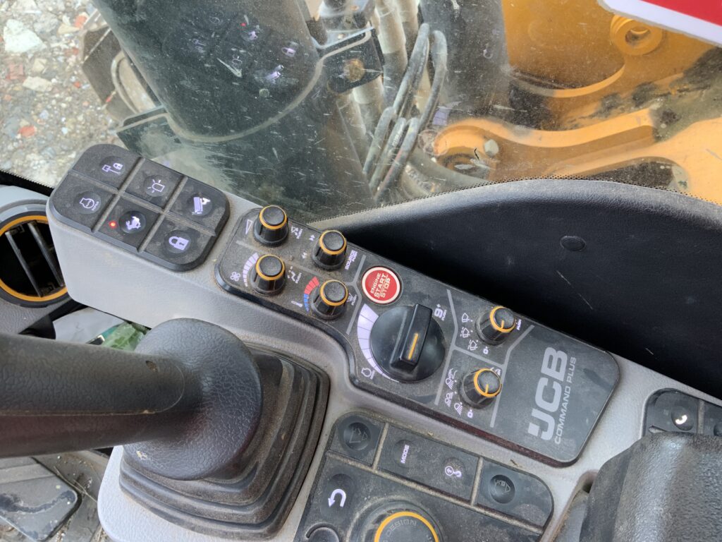 JCB 220X LC Digger (ST26347)