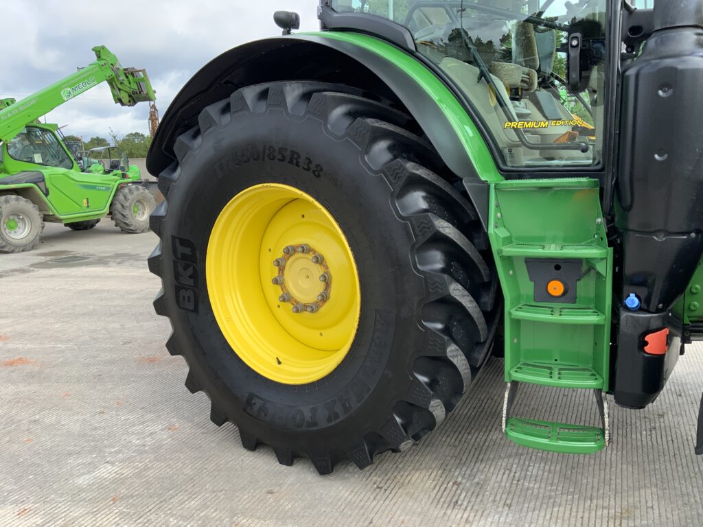 John Deere 6215R Premium Edition Tractor (ST26613)