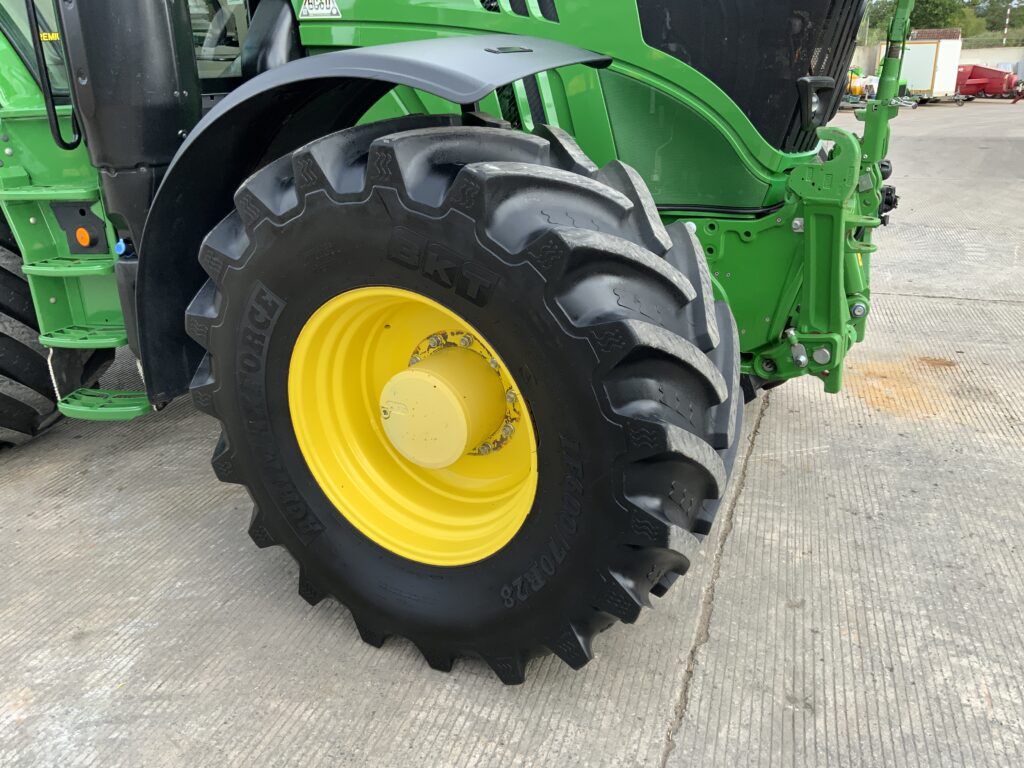 John Deere 6215R Premium Edition Tractor (ST26613)