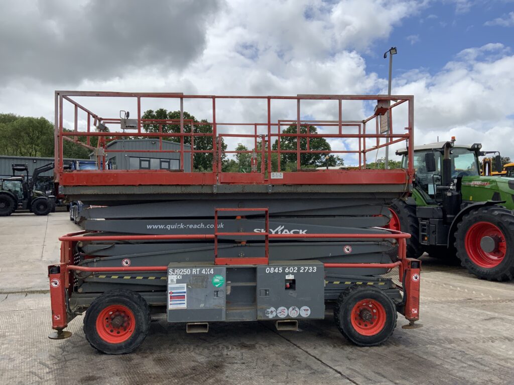 Skyjack SJ9250 RT Scissor Lift Platform (ST25090)