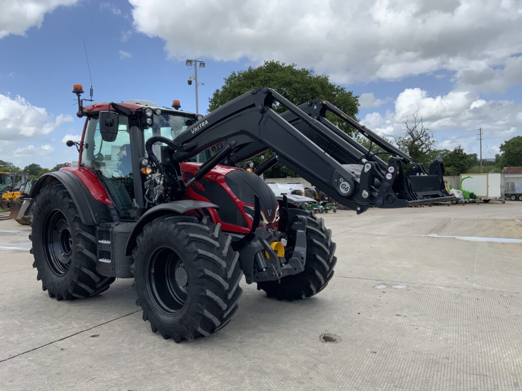 Valtra N175 Unlimited Tractor (ST26881)