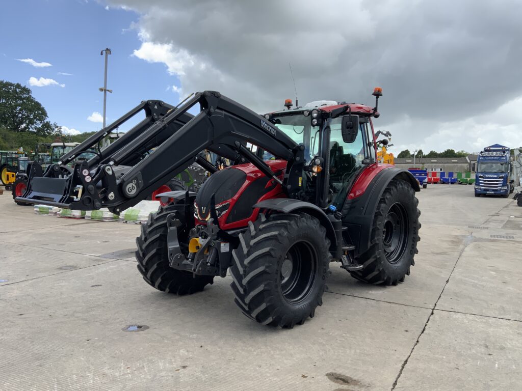 Valtra N175 Unlimited Tractor (ST26881)