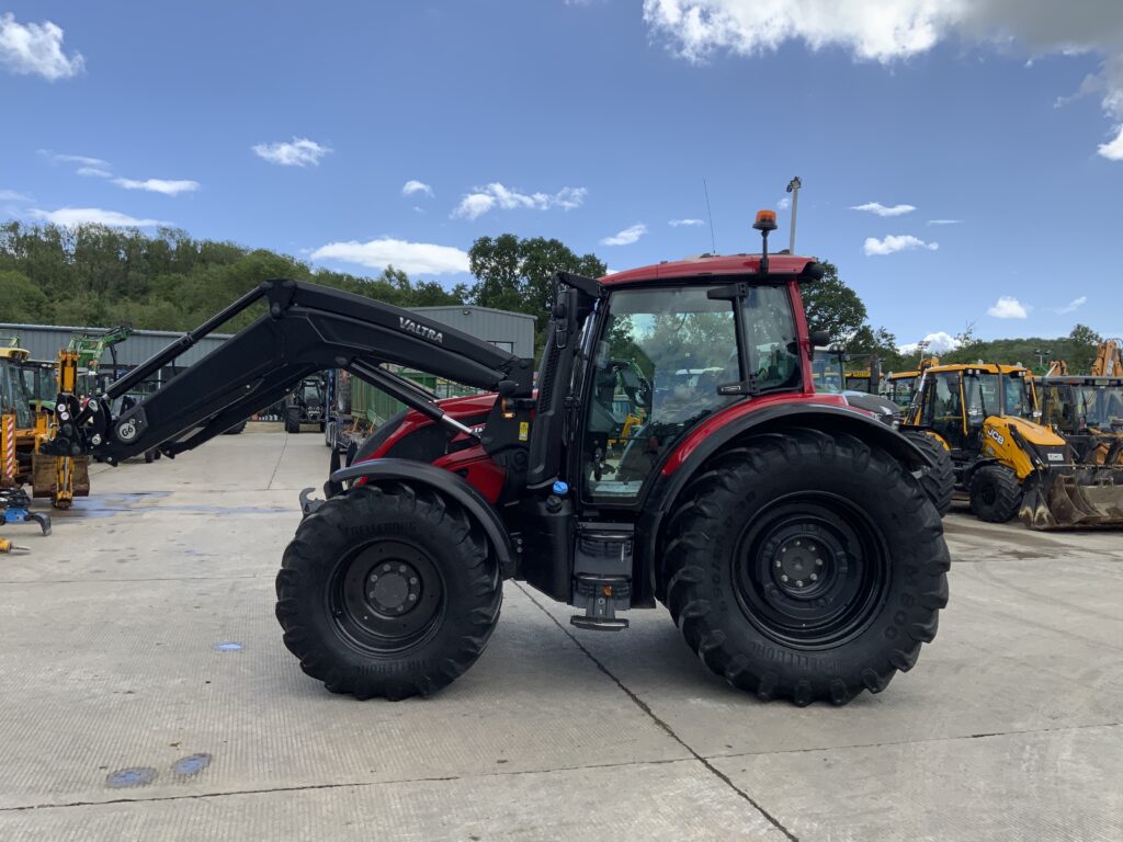 Valtra N175 Unlimited Tractor (ST26881)
