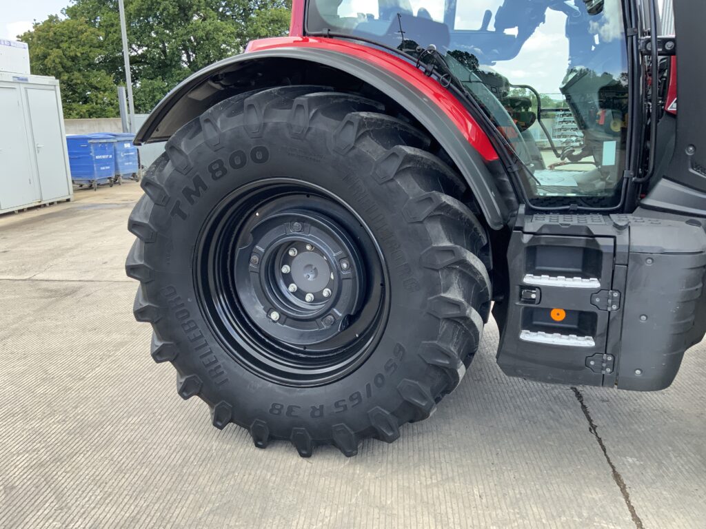 Valtra N175 Unlimited Tractor (ST26881)