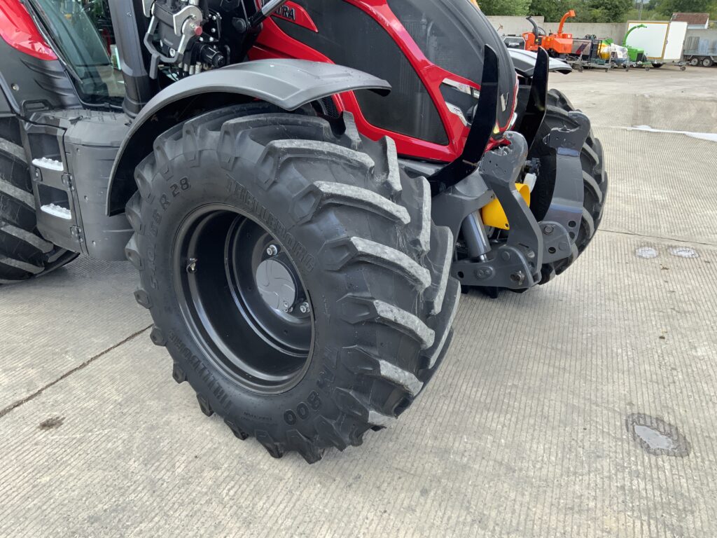 Valtra N175 Unlimited Tractor (ST26881)
