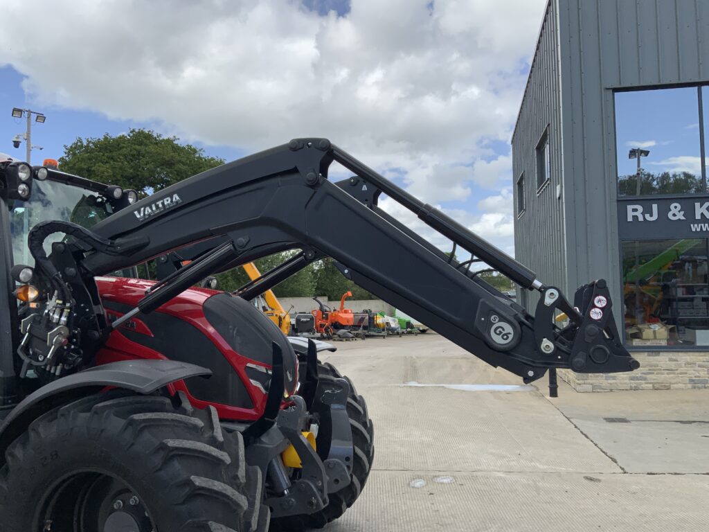 Valtra N175 Unlimited Tractor (ST26881)